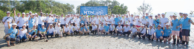 The employees and distributors who participated
