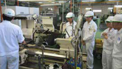 Employees receiving guidance from a Meister