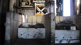 ②Cutting chips is automatically weighted by the lifting magnet and transport to electric furnace material yard.