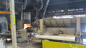③Load cutting chips to electric furnace together with other materials with the transfer carriage.