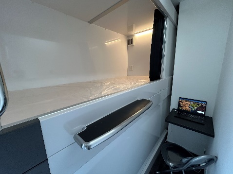 Photo：Accommodation containers equipped with beds, lighting, air conditioning, and other amenities