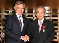 Photo: Receiving the award from H.E.Mr. Bernard Accoyer, President of the French National Assembly (left)