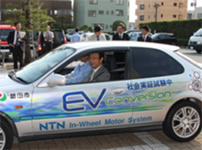Photo: Mayor Watanabe taking the converted EV for a test drive