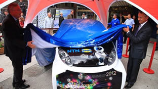 Photo: Annecy Mayor Jean Luc RIGAUT (right) and NTN-SNR<br>Chairman Didier SEPULCHRE (left) unveiling the vehicle