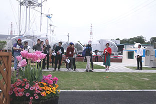 Junior Summit participants touring the park