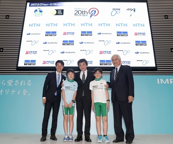 (from left)Osamu Kurimura, Director of TOJ, Kohshi Harada, TOJ Kids, Hiroshi Ohkubo, President of NTN, Ryunosuke Hattori, TOJ Kids, Katsumi Ishiguro, Chairperson of TOJ