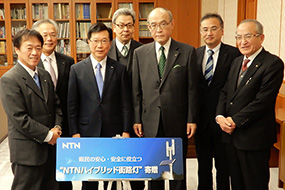 At the donation ceremony (from left) Shika Town Mayor Koizumi, NTN Shika Corp. President Kitajima, NTN Executive Vice President Inoue, NTN General Manager Ishikawa, Ishikawa Governor Tanimoto, NTN Noto Corp. President Yamasaki, and Hakui City Mayor Yamabe