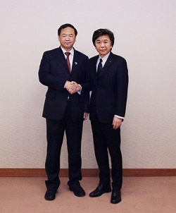 FSAT President Yunbo Liu(left) and NTN President Ohkubo(right)