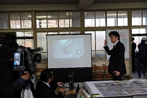 At the assumed relief headquarters (Tsukomodai Elementary School in Suita City) Confirmed message transmission/reception and monitoring camera image