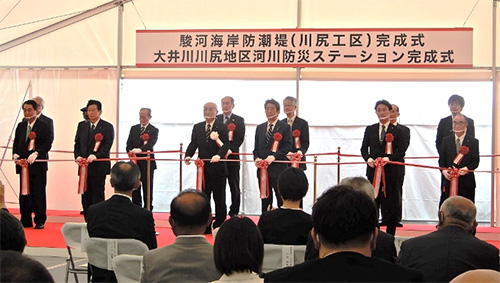 At ceremony for completion of seawall and river disaster prevention station held on May 14 (3rd from left of front row) Mayor Tamura of Yoshida Town