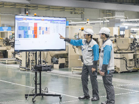 Photo:Visualization enabling automated production planning, shorter lead times, and reduced inventory (Wakayama Works)